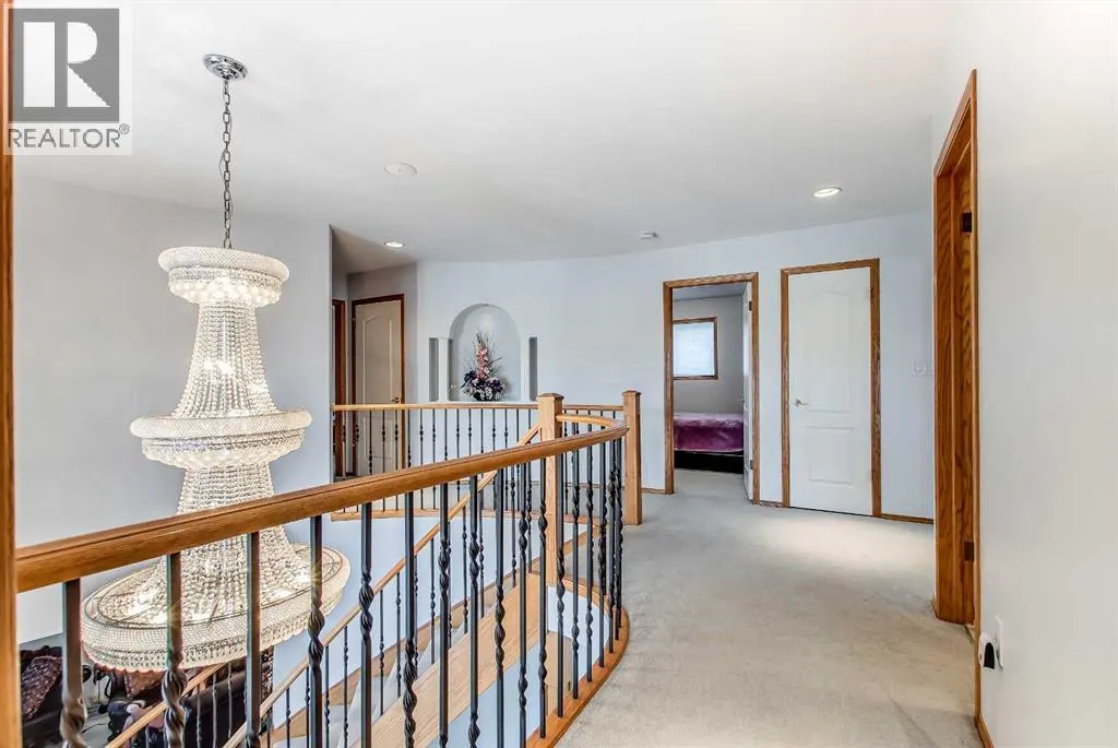 23 Chinook Place SW