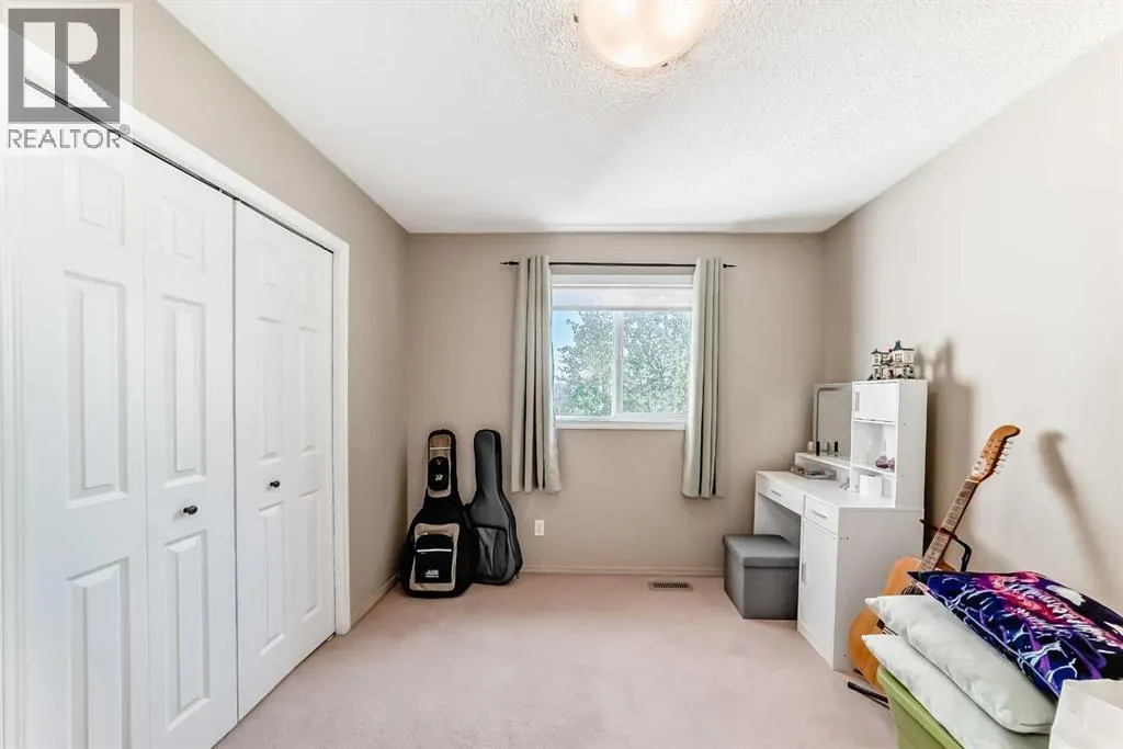 26 Royal Elm Drive NW