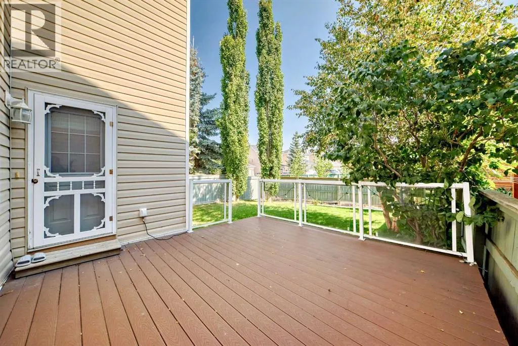 26 Royal Elm Drive NW