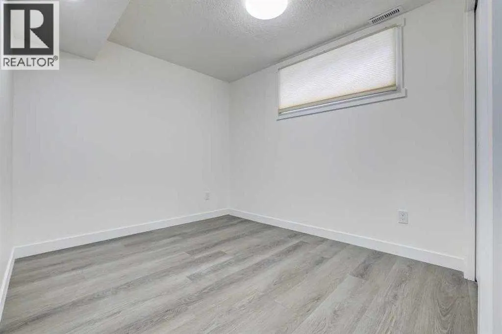26 Royal Elm Drive NW