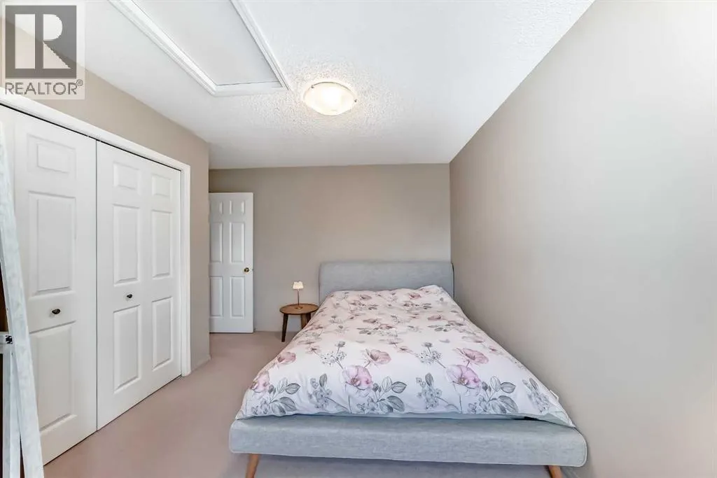 26 Royal Elm Drive NW