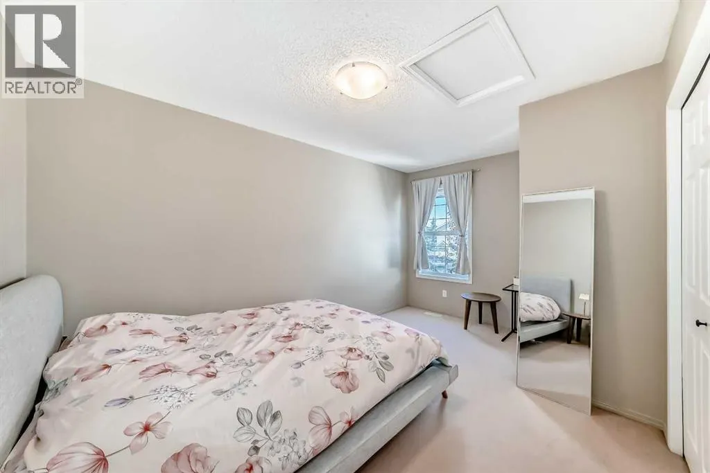 26 Royal Elm Drive NW