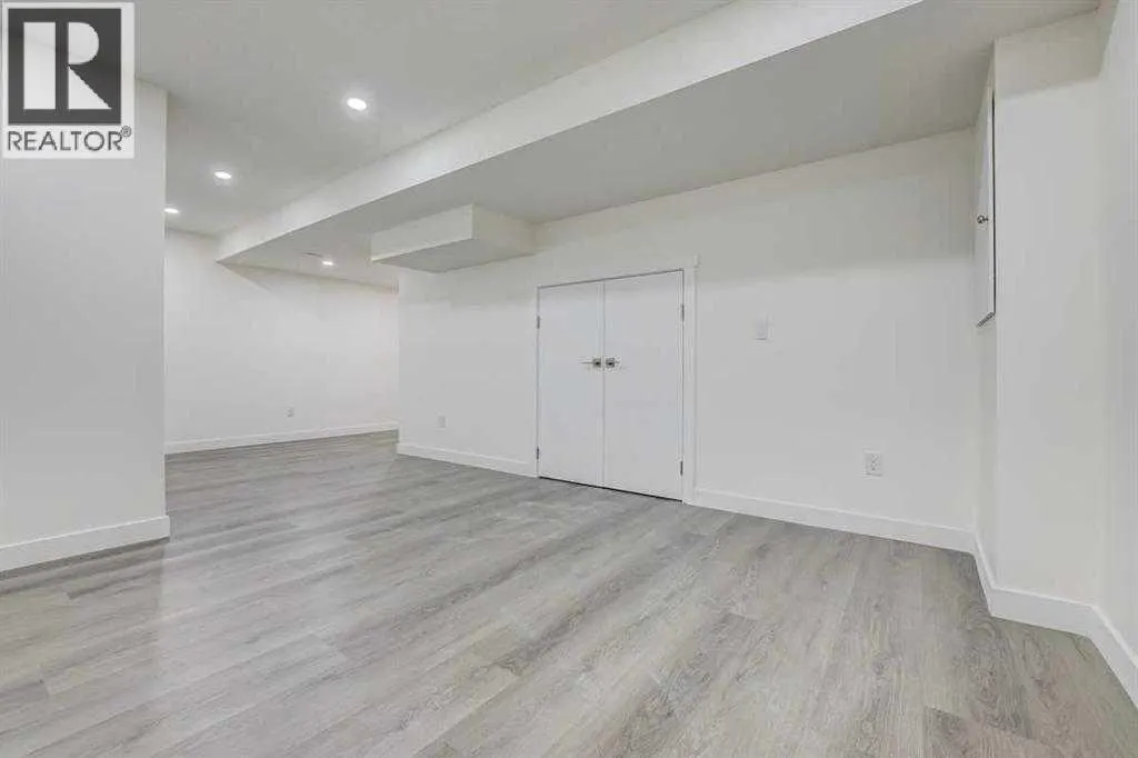 26 Royal Elm Drive NW