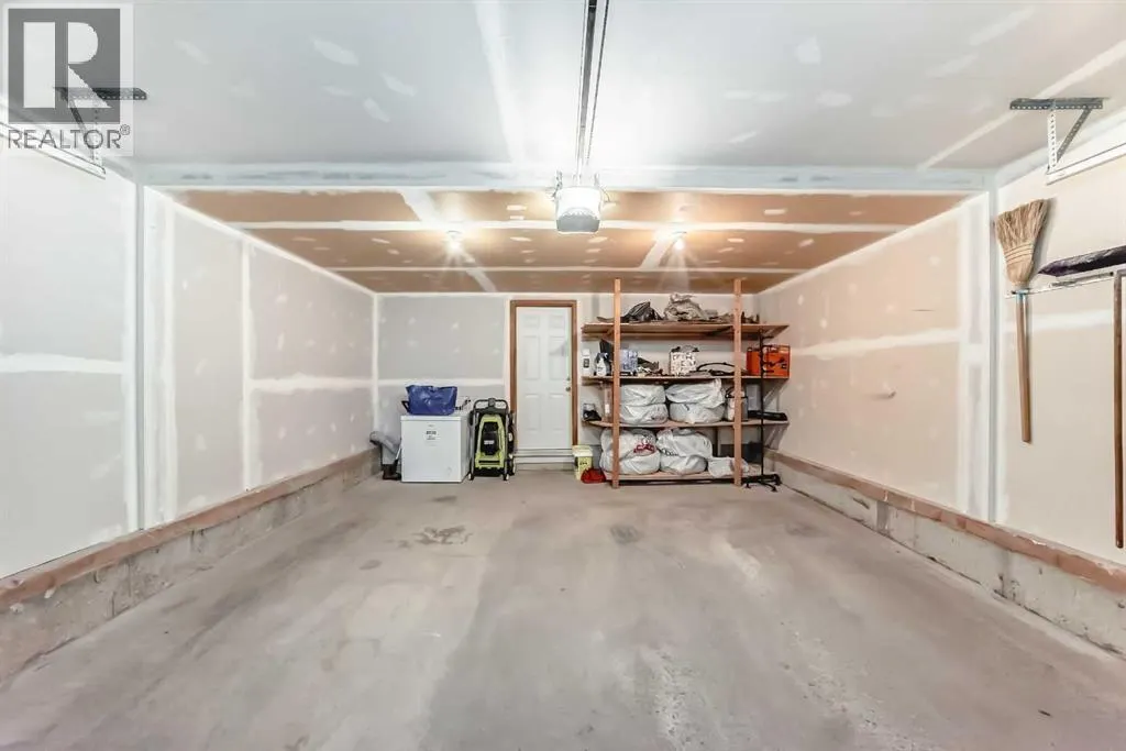 26 Royal Elm Drive NW