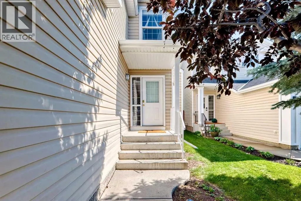 26 Royal Elm Drive NW