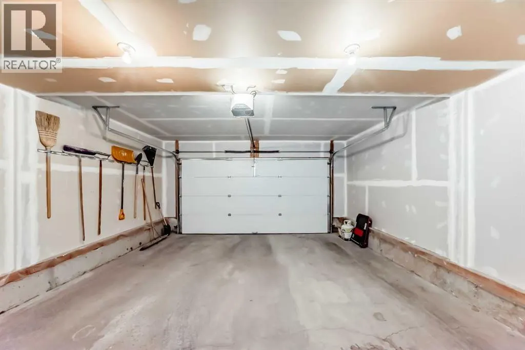 26 Royal Elm Drive NW