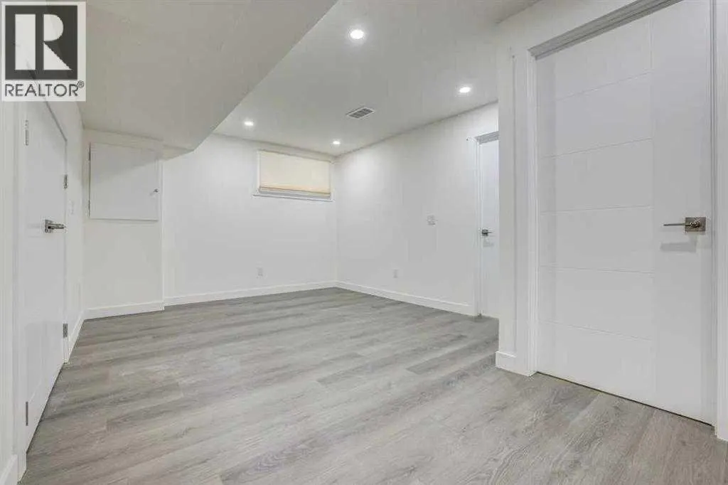26 Royal Elm Drive NW