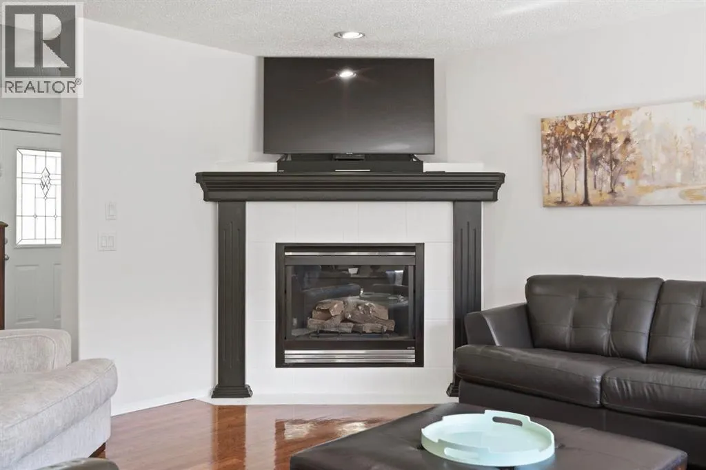 255 Everwillow Close SW