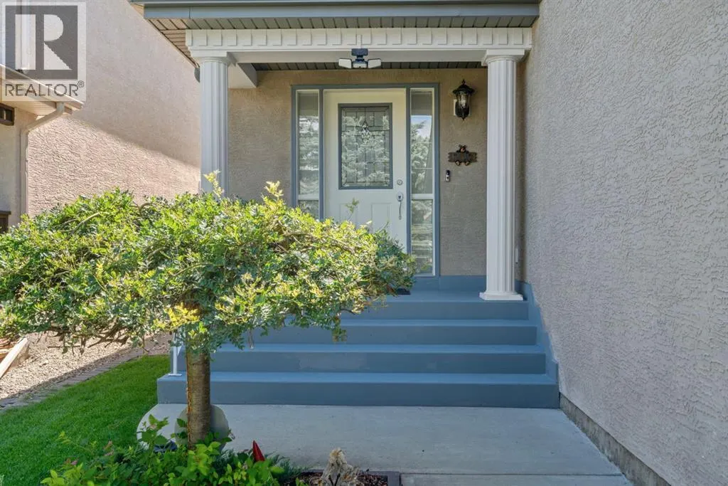 255 Everwillow Close SW