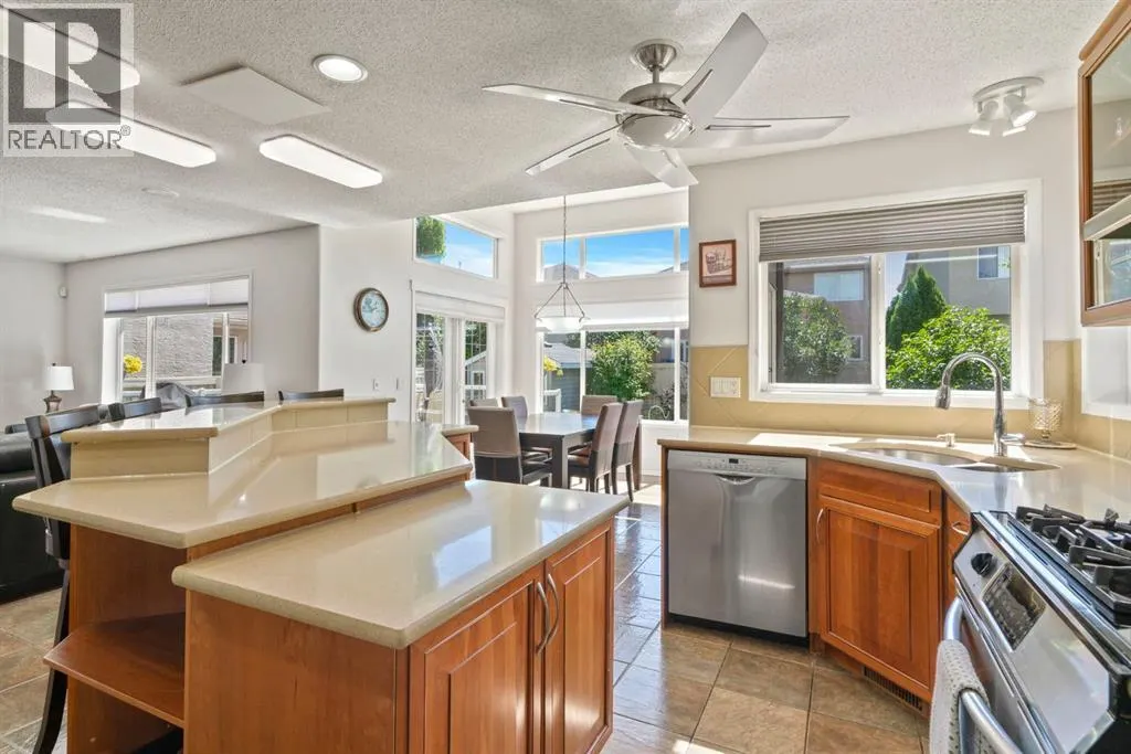 255 Everwillow Close SW