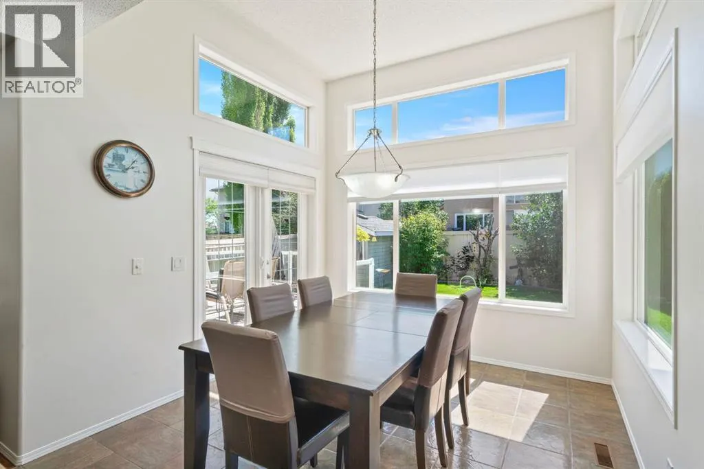 255 Everwillow Close SW
