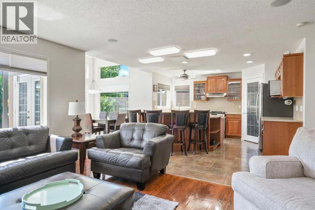 255 Everwillow Close SW