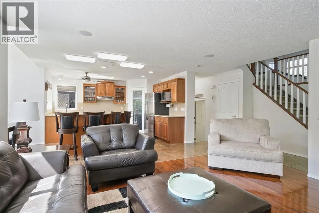 255 Everwillow Close SW