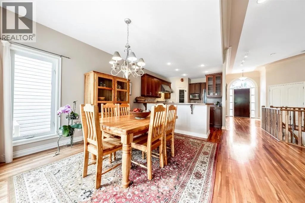 94 Simcoe Crescent SW