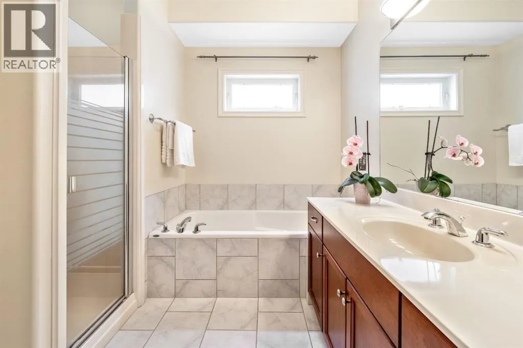 94 Simcoe Crescent SW