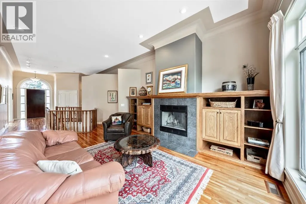 94 Simcoe Crescent SW