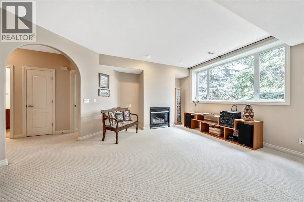 94 Simcoe Crescent SW