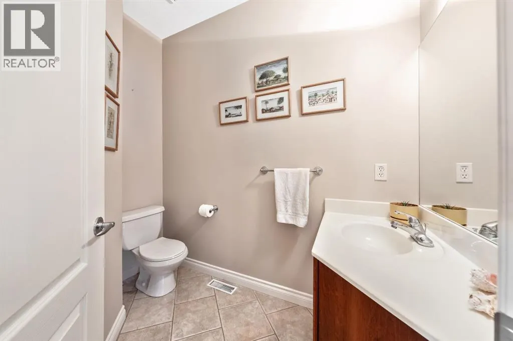 94 Simcoe Crescent SW