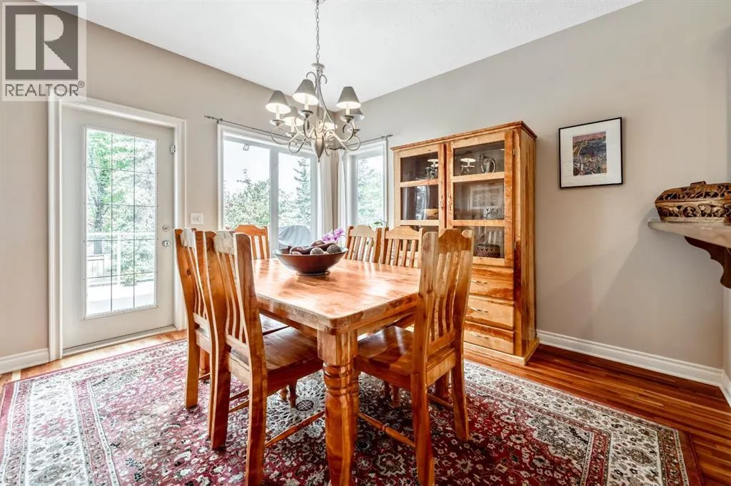 94 Simcoe Crescent SW