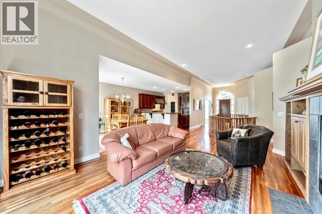94 Simcoe Crescent SW