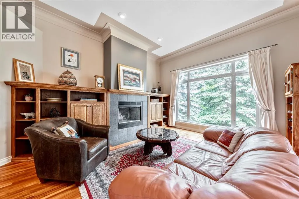 94 Simcoe Crescent SW