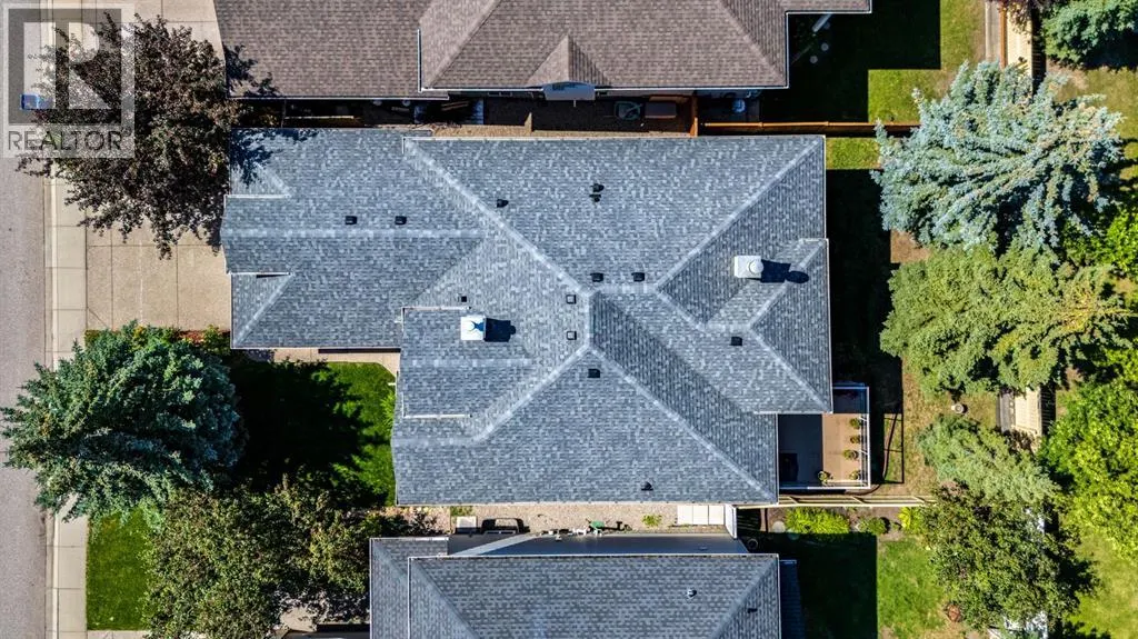 94 Simcoe Crescent SW