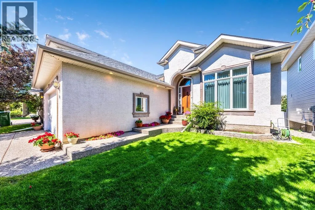 94 Simcoe Crescent SW