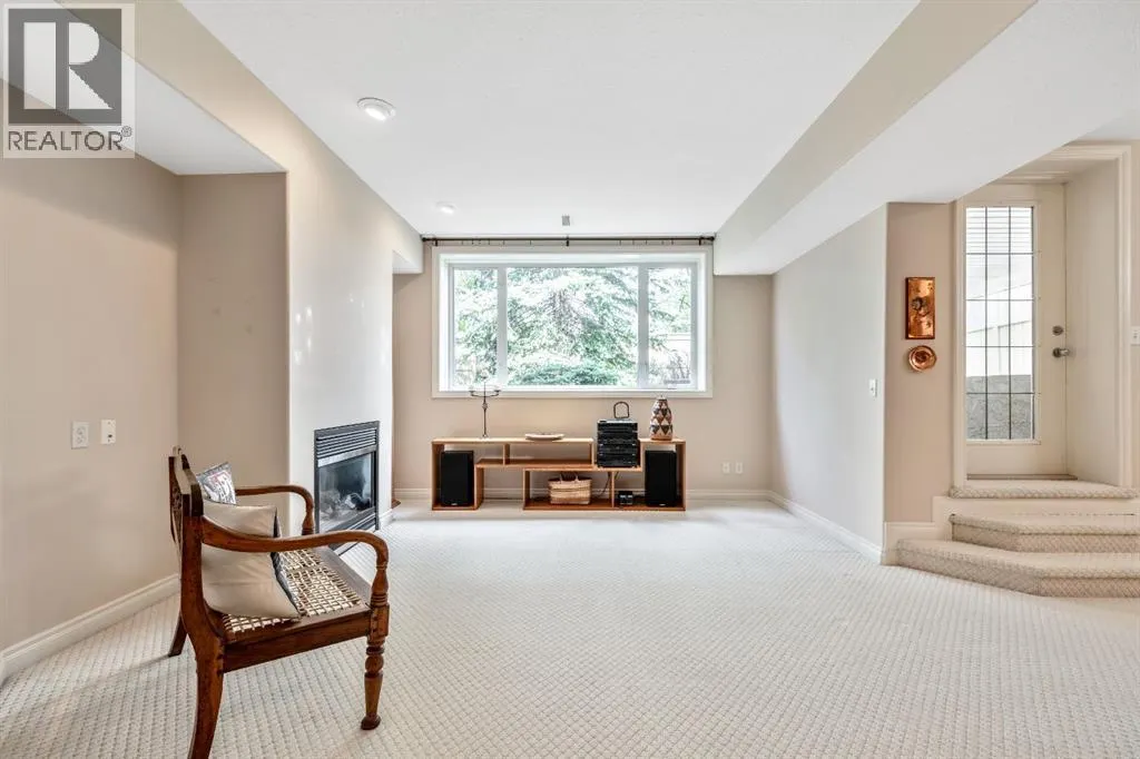94 Simcoe Crescent SW