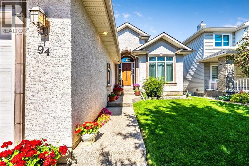 94 Simcoe Crescent SW
