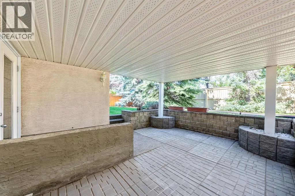 94 Simcoe Crescent SW