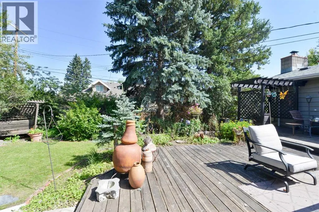 6424 Laurentian Way SW