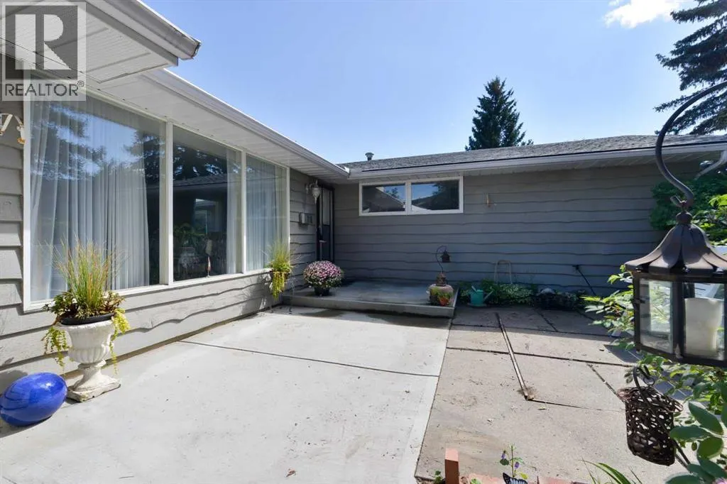 6424 Laurentian Way SW