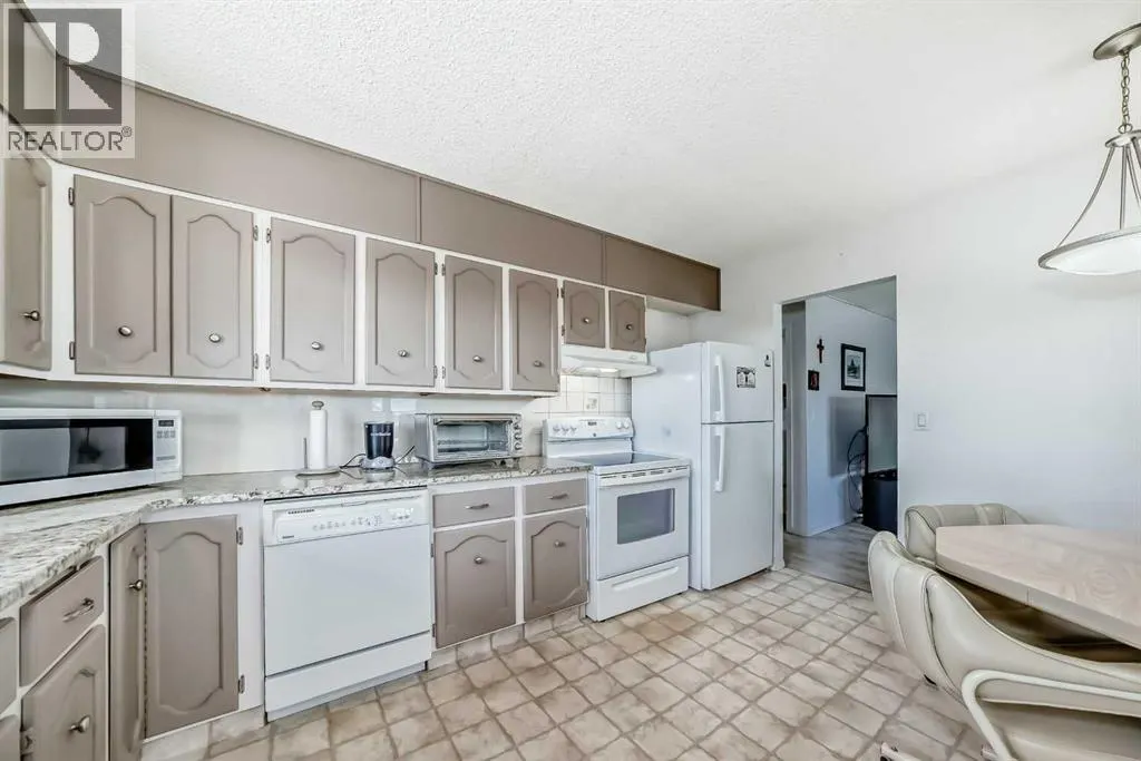 131 Ranchlands Court NW