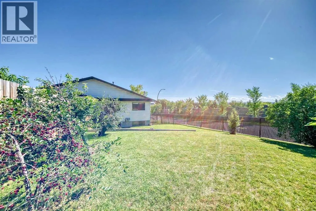 131 Ranchlands Court NW