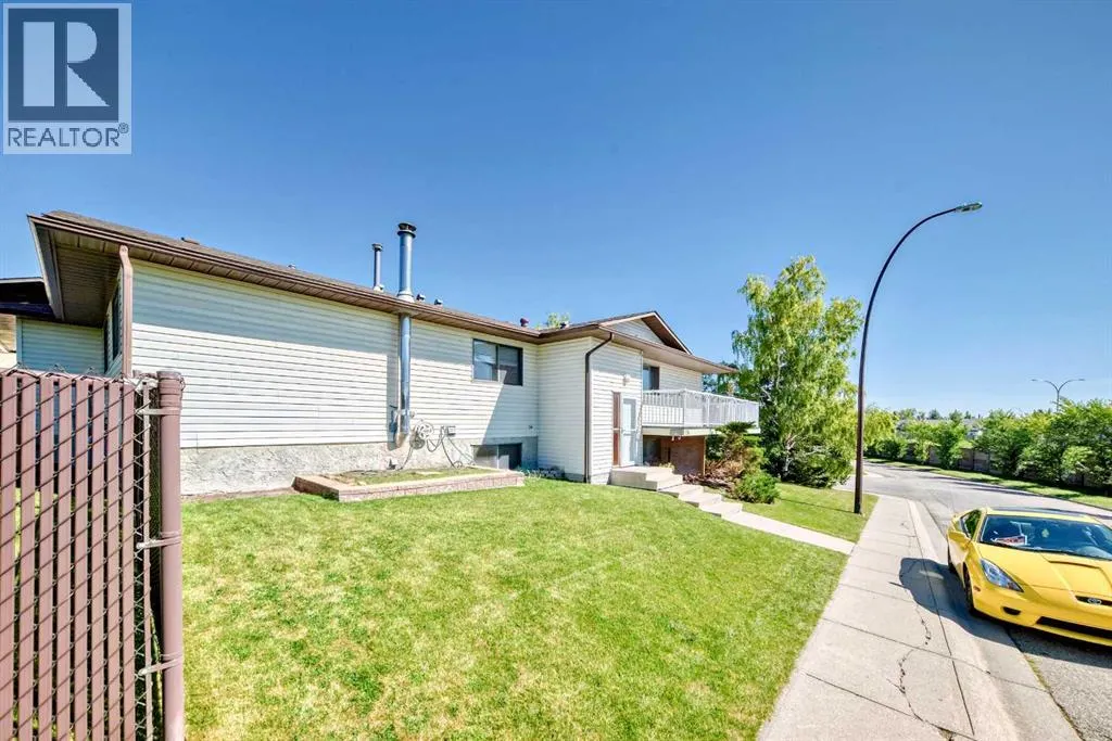 131 Ranchlands Court NW