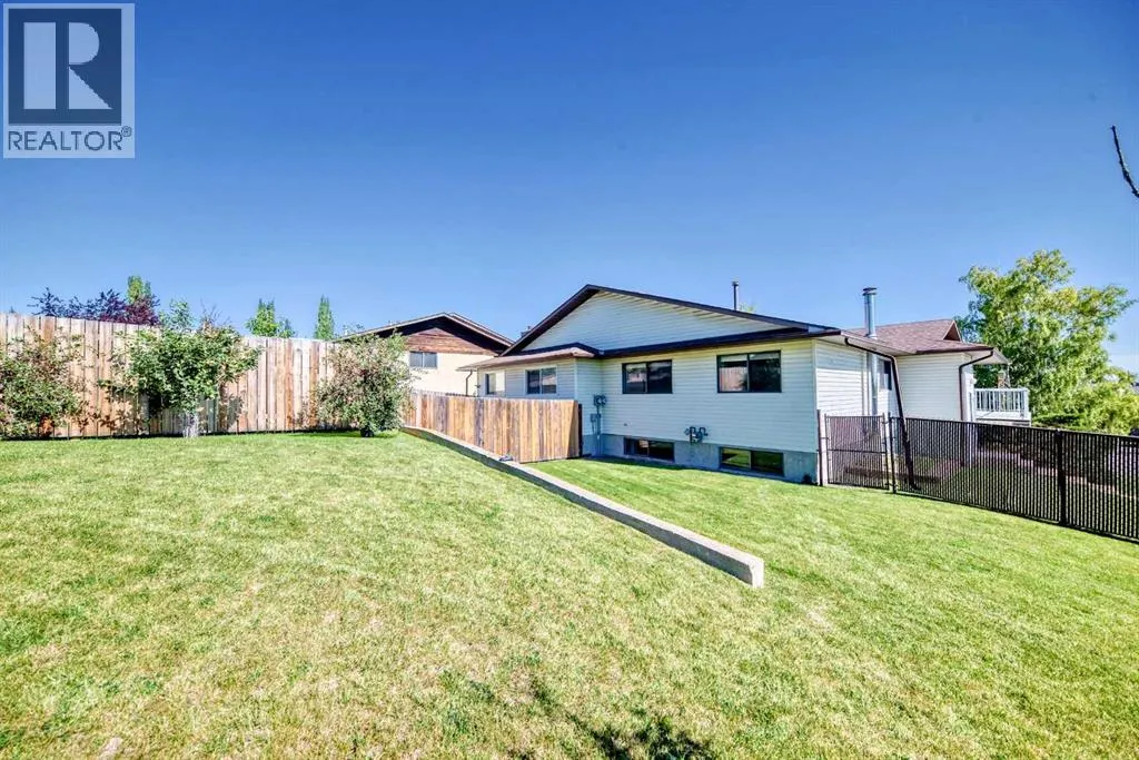131 Ranchlands Court NW