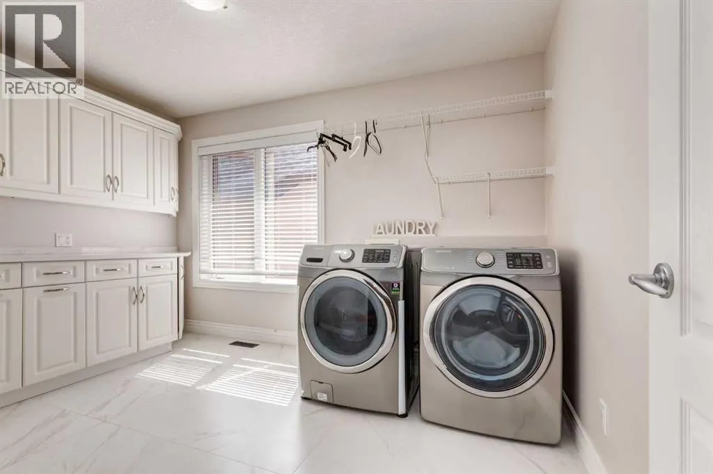 213 Evergreen Plaza SW