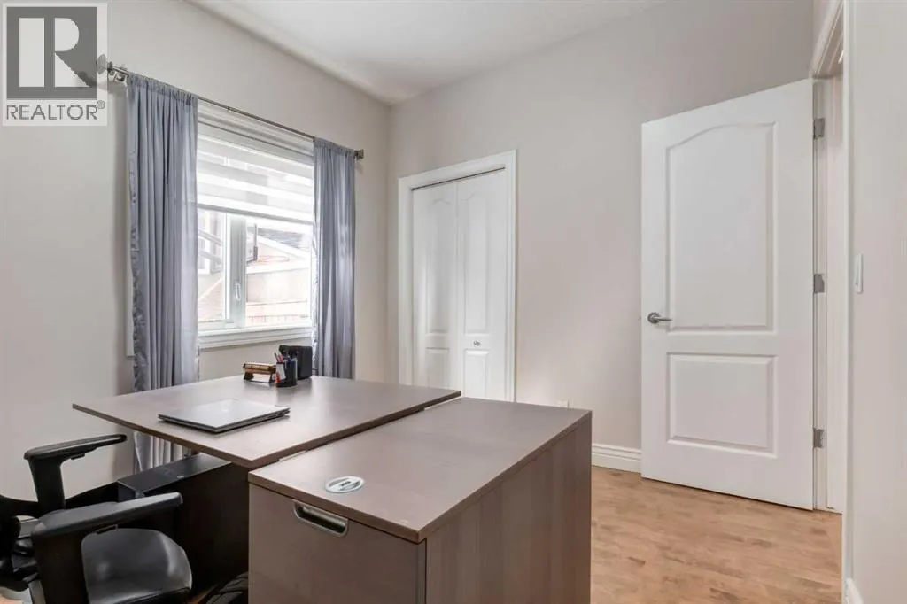 213 Evergreen Plaza SW