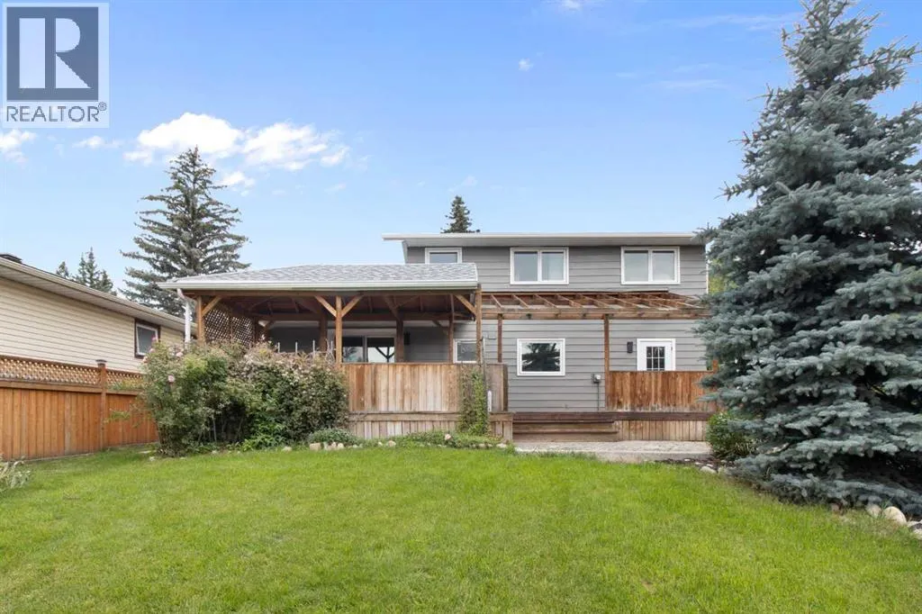 472 Cedarille Crescent SW