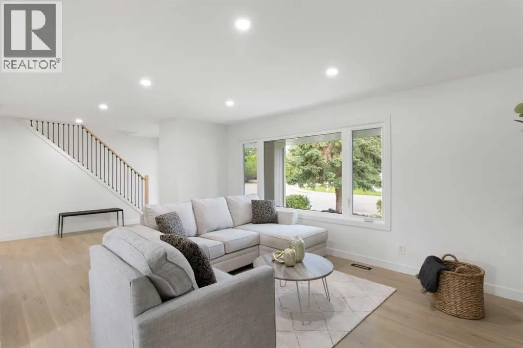 472 Cedarille Crescent SW