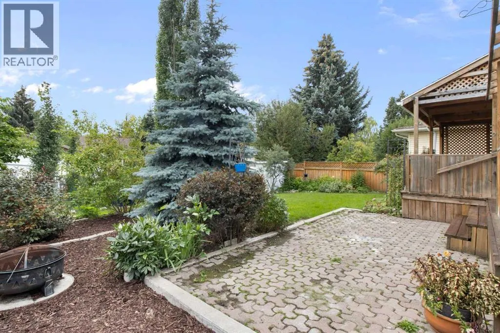 472 Cedarille Crescent SW