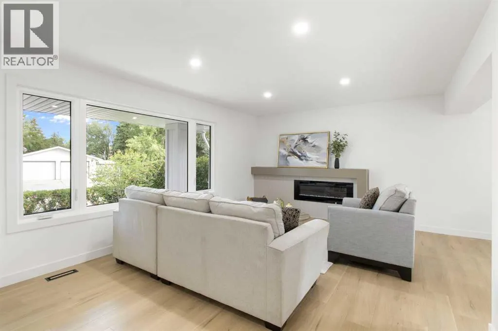 472 Cedarille Crescent SW