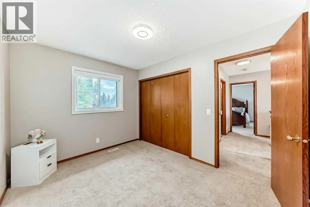 327 Riverview Place SE