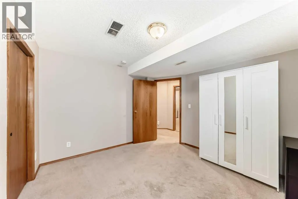 327 Riverview Place SE