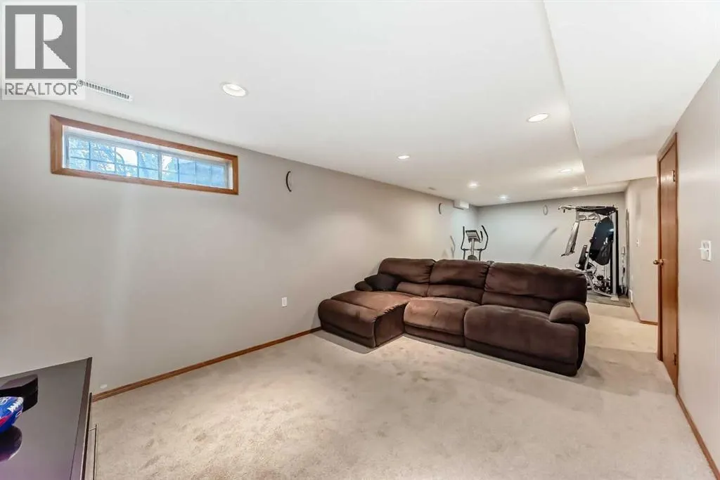 327 Riverview Place SE