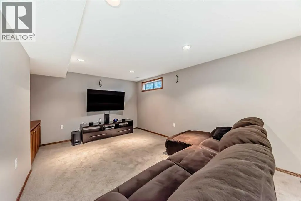 327 Riverview Place SE