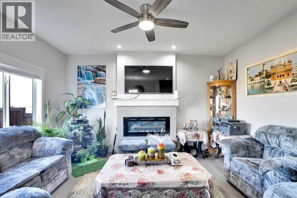 99 Savanna Way NE