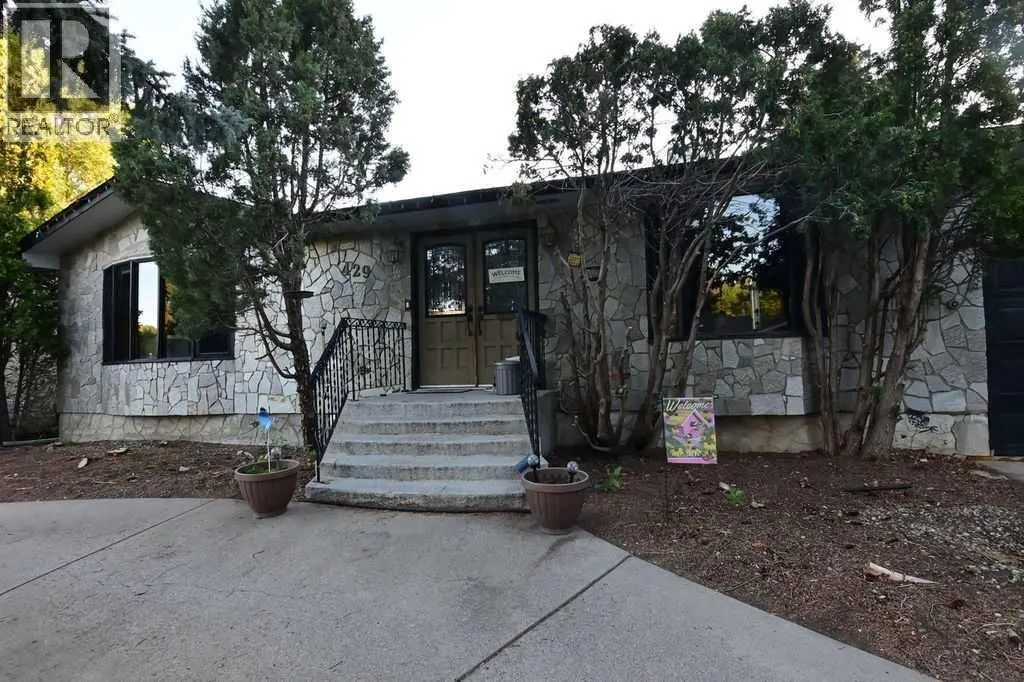 429 Normandy Road S