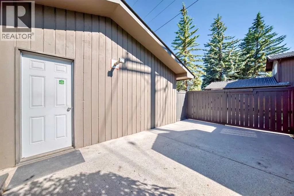 3020 Palliser Drive SW