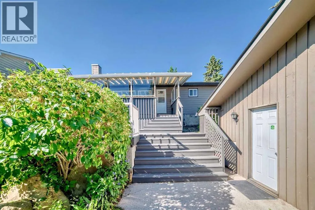 3020 Palliser Drive SW